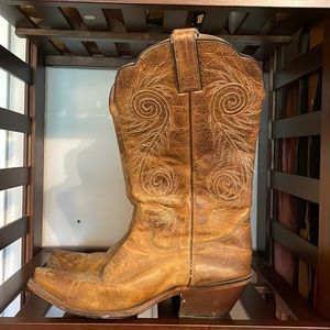Well loved Tan/Cognac Justin Cowboy Boots